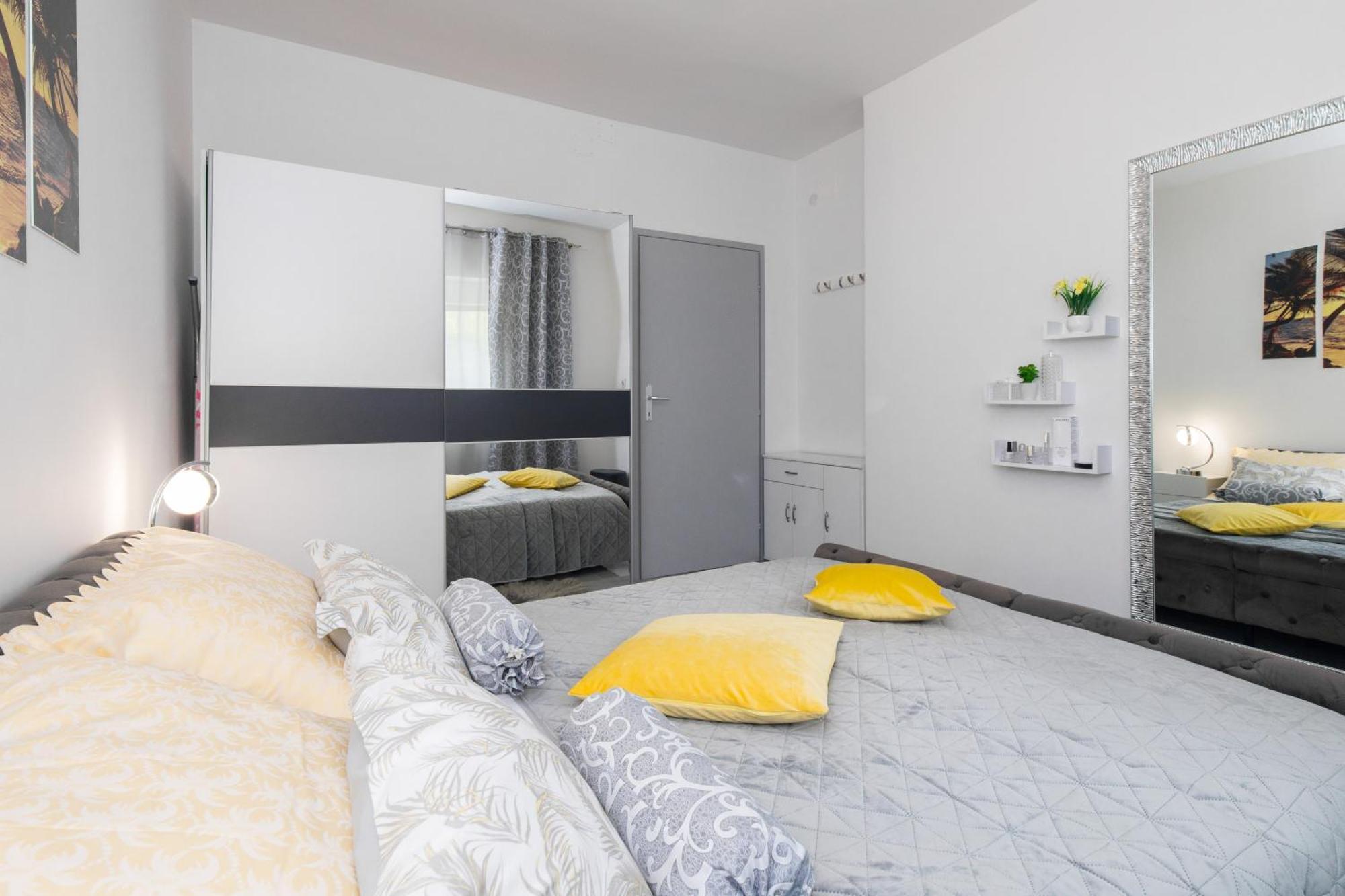 Apartment Tara With Seaview Veglia Exterior foto