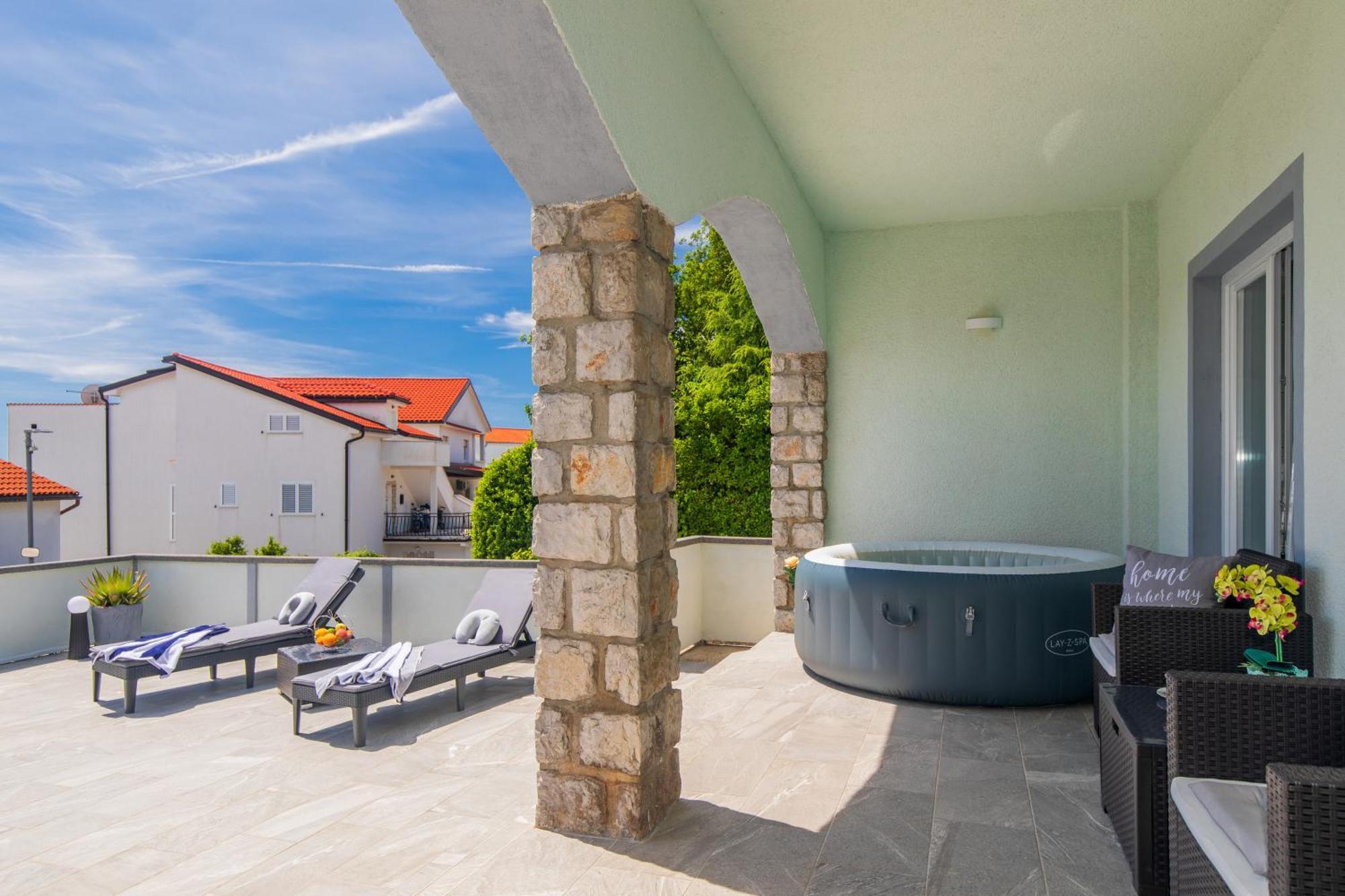 Apartment Tara With Seaview Veglia Exterior foto